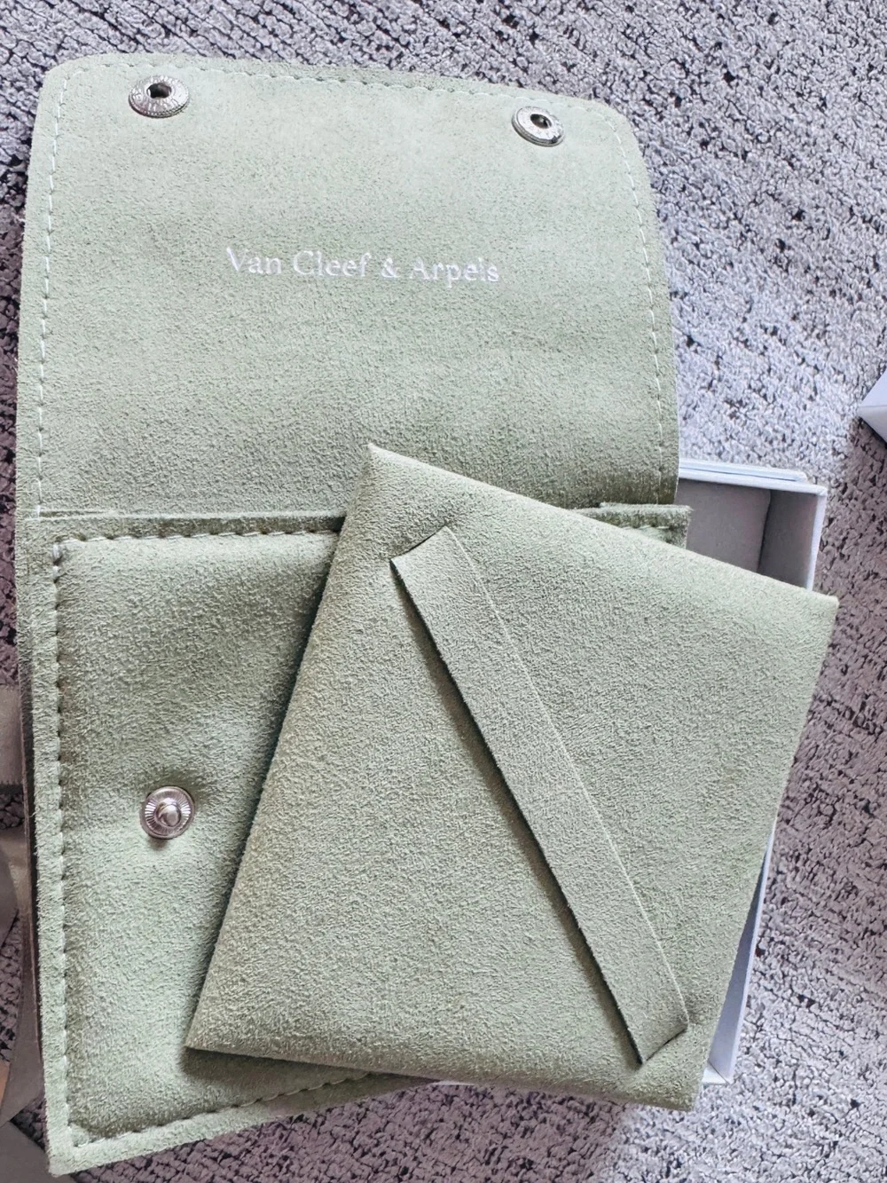 Authentic 💯Van Cleef & Arpels Green Suede Jewelry Pouch and box